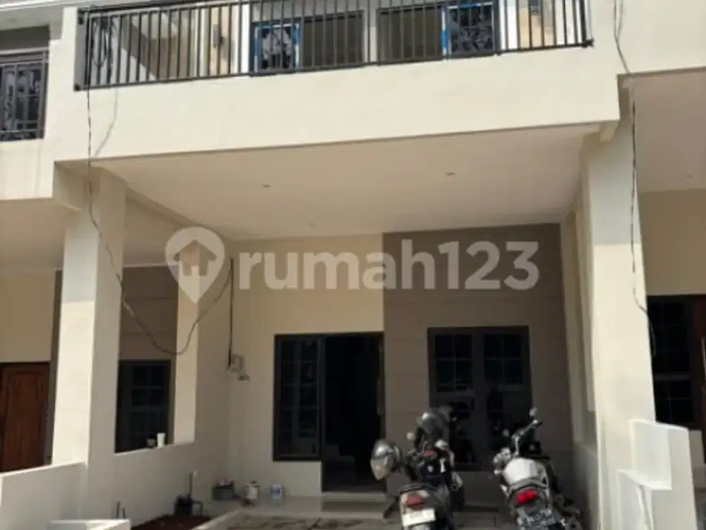Rumah Dua Lantai Bagus Siap Huni di Tembalang A5412