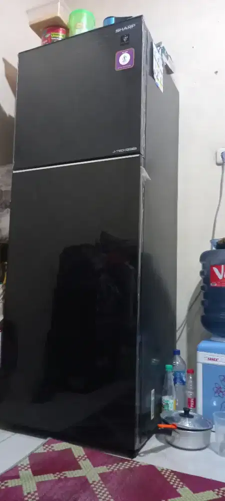 Jual kulkas dua pintu kondisi masih baru