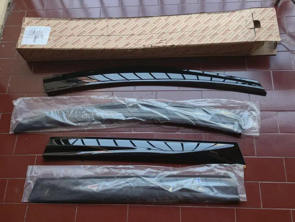 Set Side Visor Avanza Veloz Original