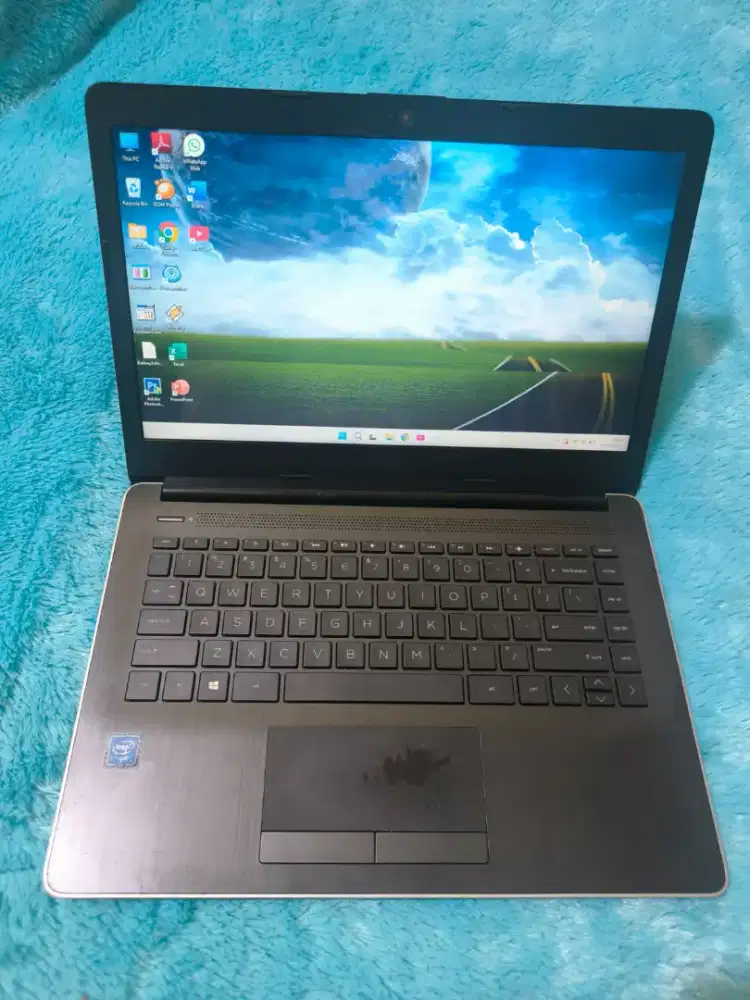 Dijual laptop hp 14 slim,kencang.intel celeron,ram 4 gb ddr4,ssd 256gb