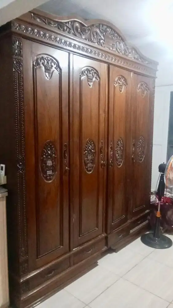 Lemari pakaian jati 4 pintu