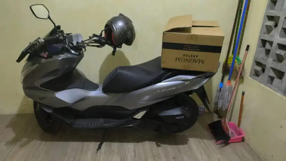 Motor pcx 2024  cbs 160 no nego sadis B depok  tangan pertama
