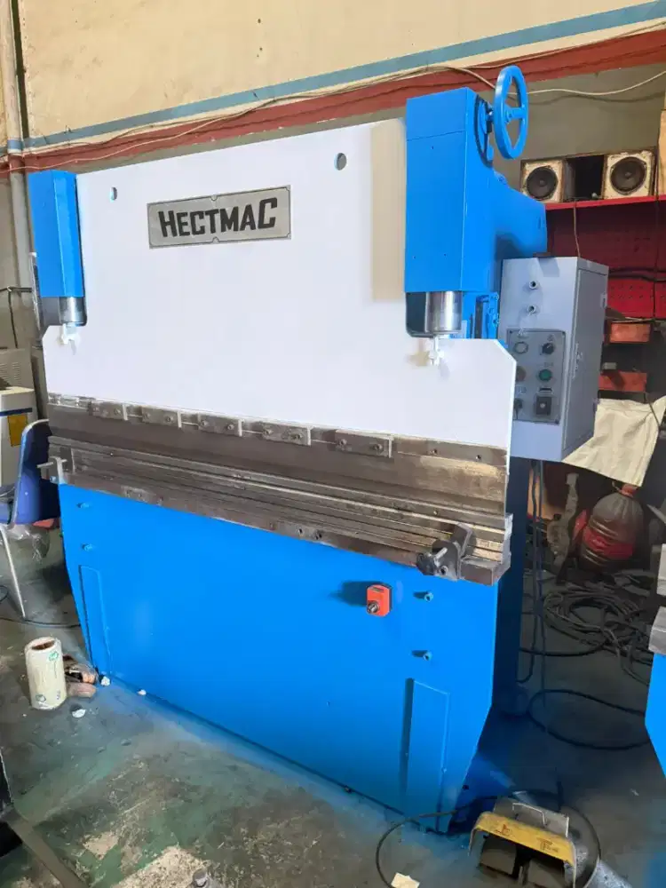 Ready Stock Mesin bending/Press Brake 30Ton x 1600mm