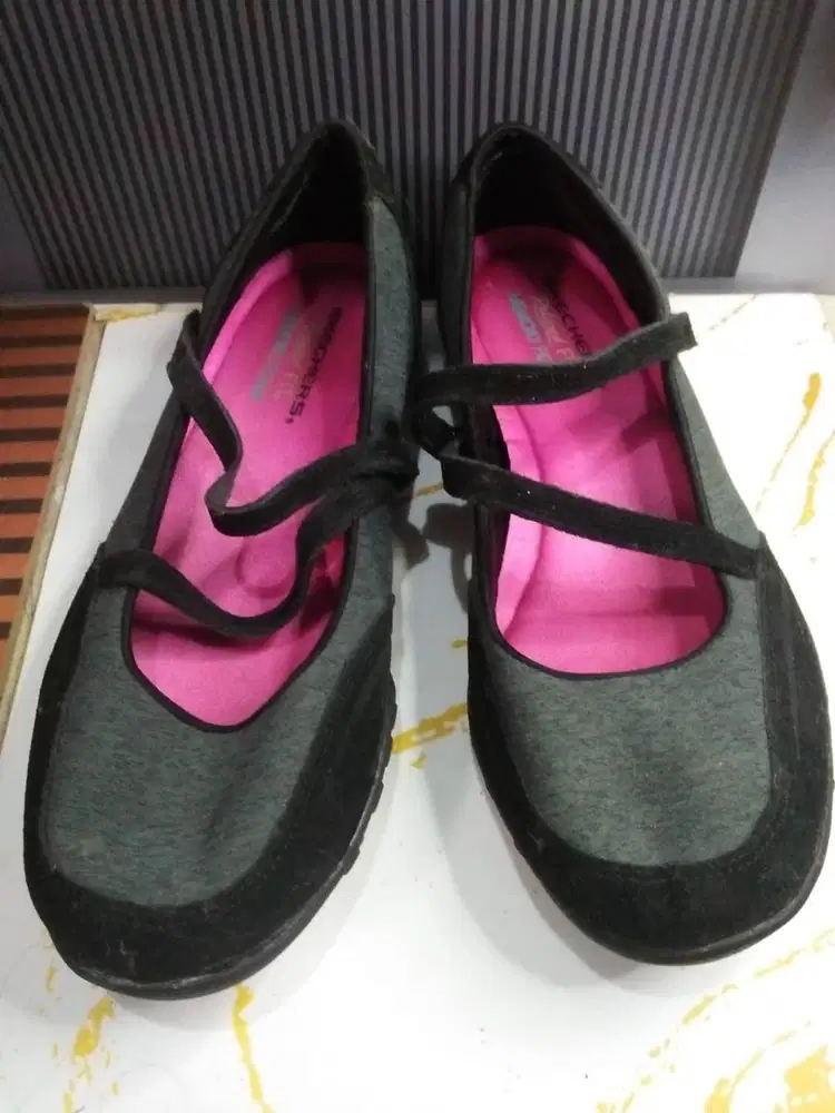 Skecher relaxed fit memory foam Women