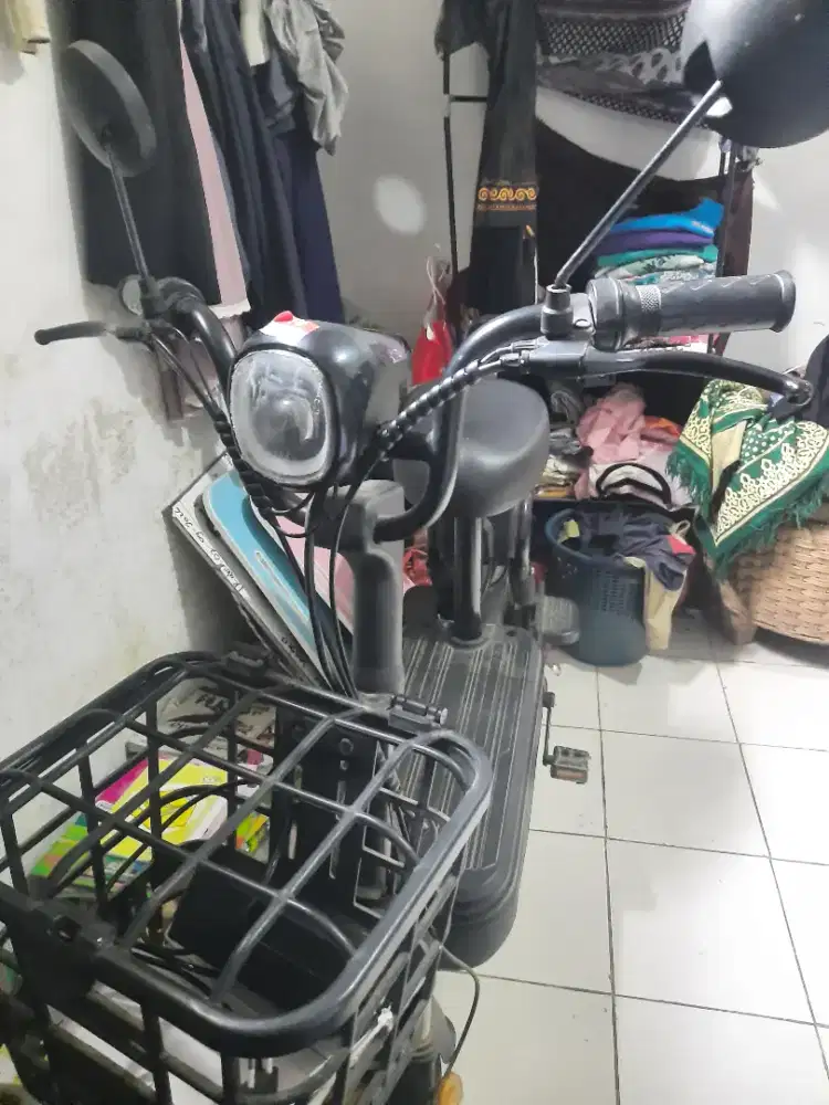 Sepeda listrik merk Wmoto