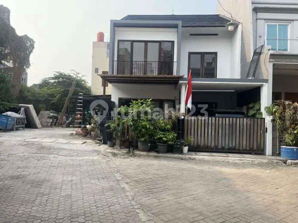 Rumah 2,5 Lantai Siap Huni di Mahkota Simprug