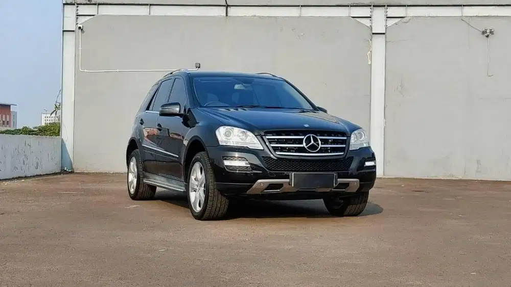 Mercedes Benz Mercy ML300 ML 300 AWD AT 2011 Black on Beige