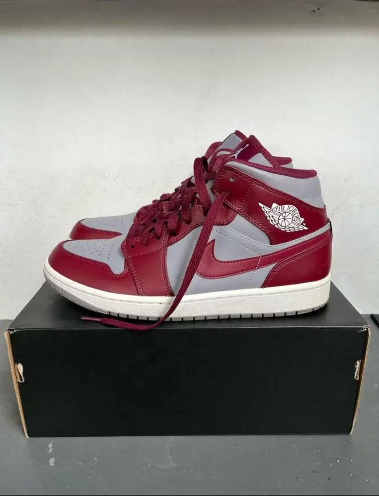 Sepatu Nike Air Jordan 1 Mid Original