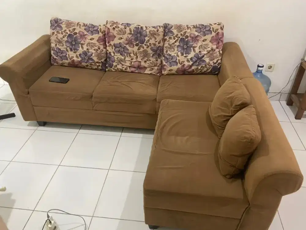 Kasur, kulkas, lemari, mesin cuci, sofa
dijual karena mau pindahan