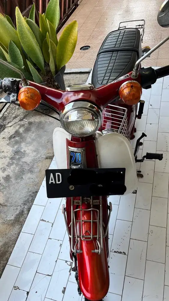 Honda C70 Merah