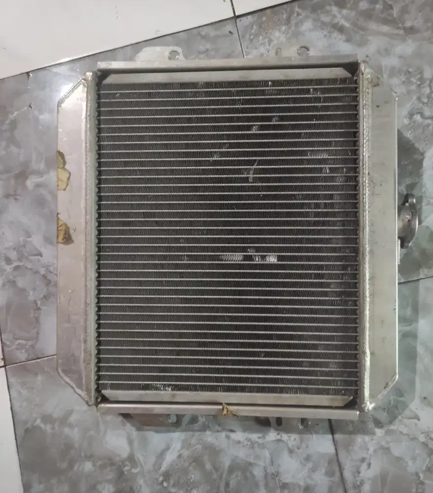 Radiator aluminium ex Suzuki jimny katana sierra