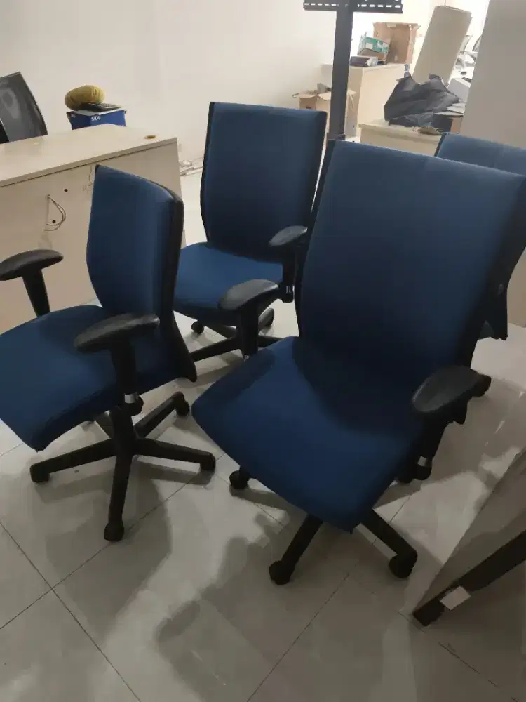 Kursi kantor full busa, biru, kondisi terawat