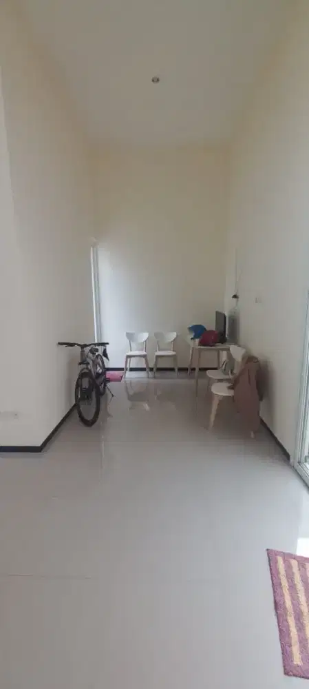 Meja makan minimalis