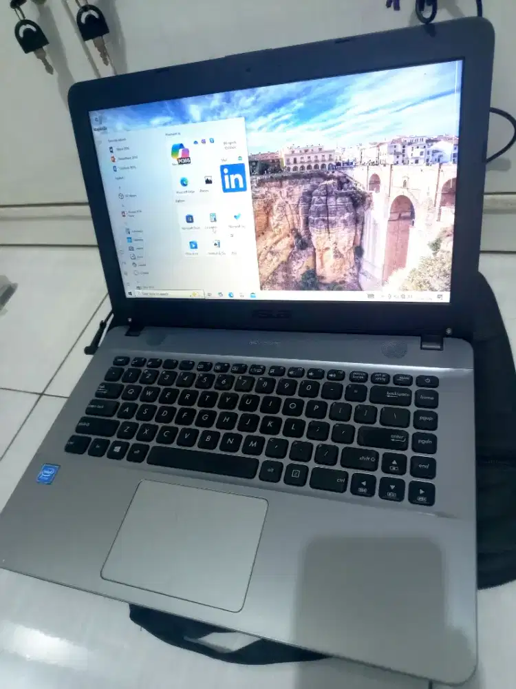 Laptop Asus X441M Ram 4gb/500gb . Murah