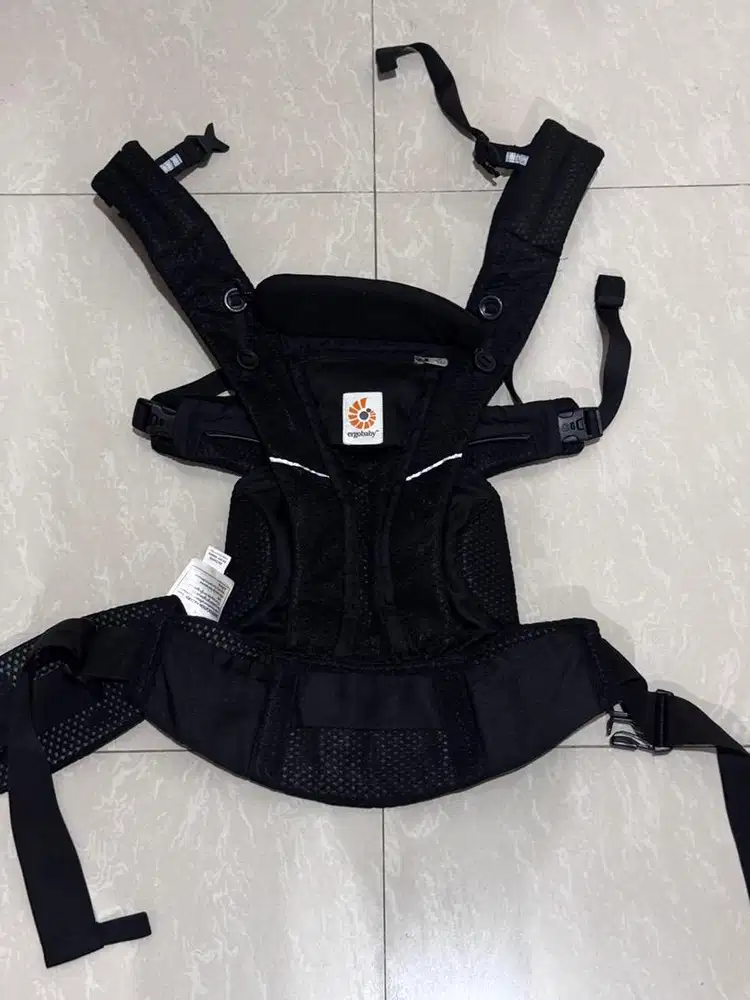 ErgoBaby Omni Breeze Baby Carrier ( Gendongan Bayi New Born ) Black