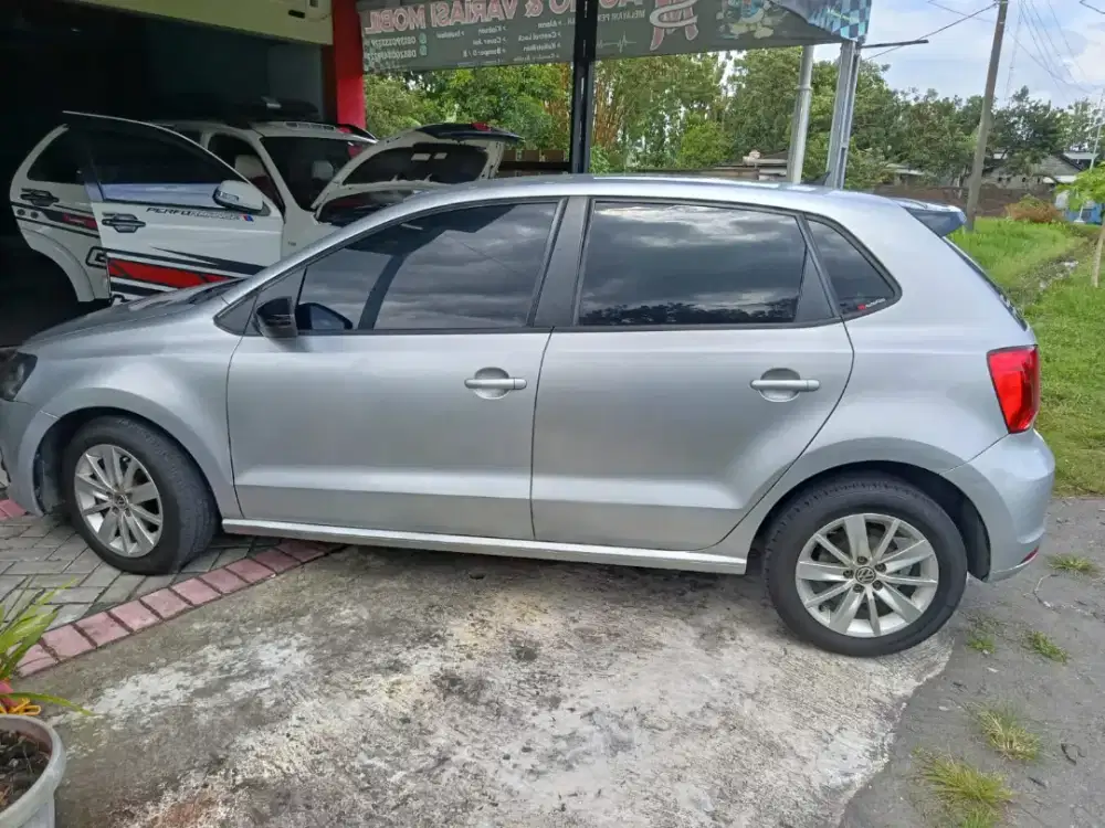Low KM VW Polo 1.2 TSI 2016 Silver Bensin irit