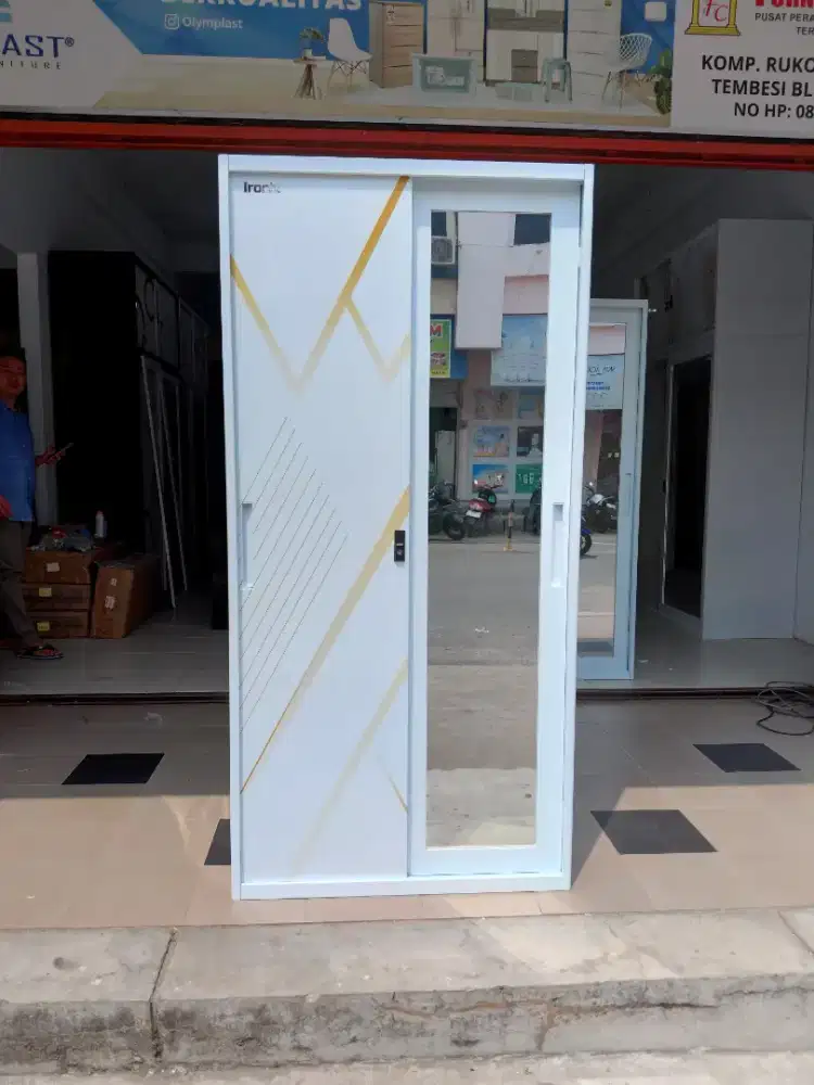 Lemari pakaian sliding besi 2 pintu