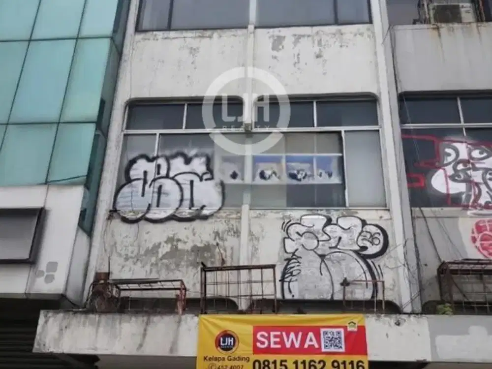 Ruko 3LT di Balikpapan Raya Gambir Jakarta Pusat Semi Furnished