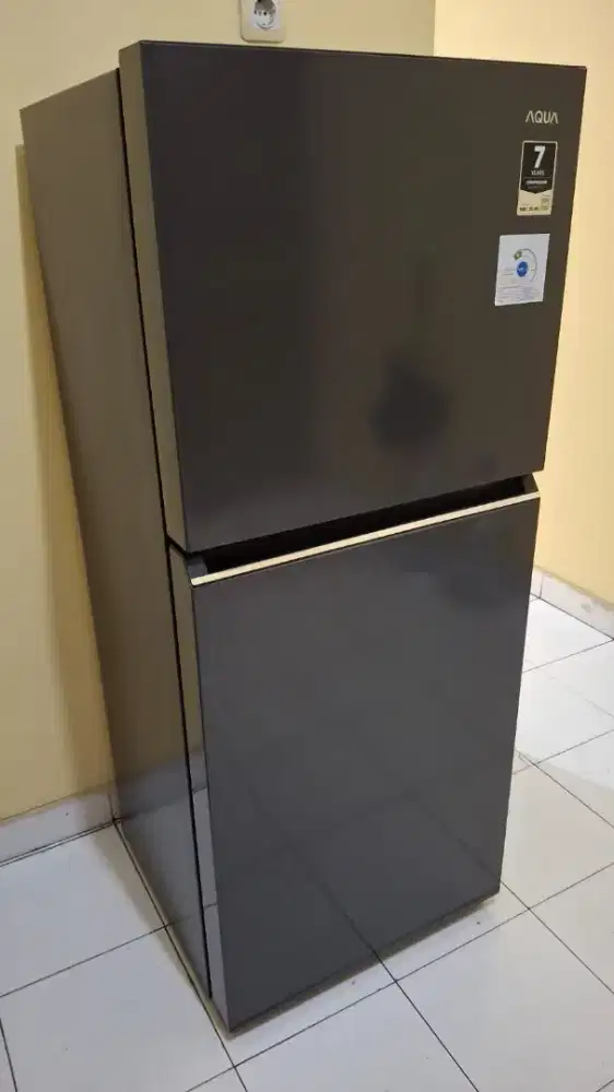 Kulkas AQUA 2 Pintu - Masih sangat bagus (rasa baru)