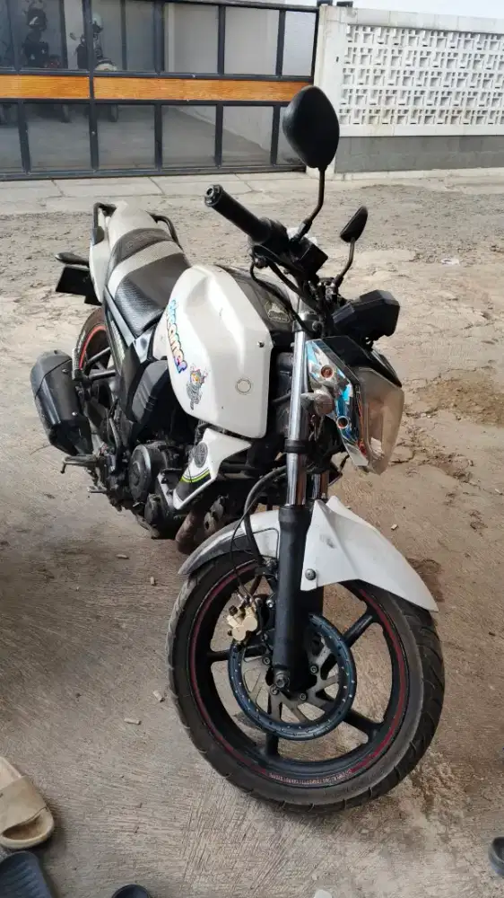 Byson 2013 putih