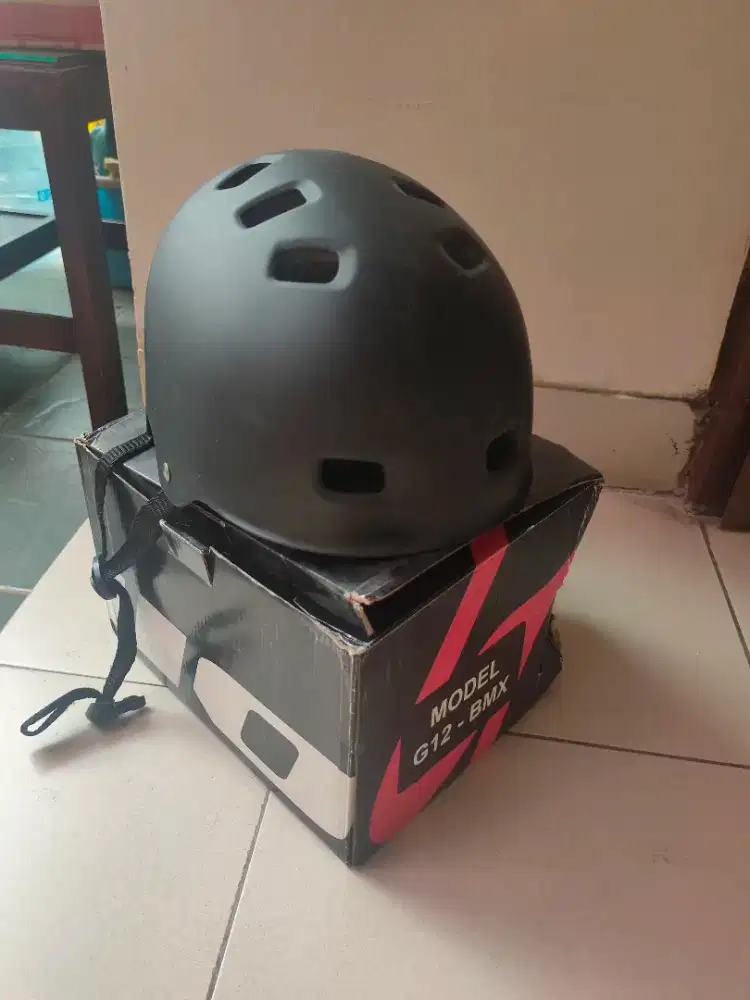 Helm sepeda scooter skateboard