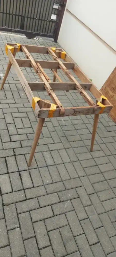 Meja makan lipat