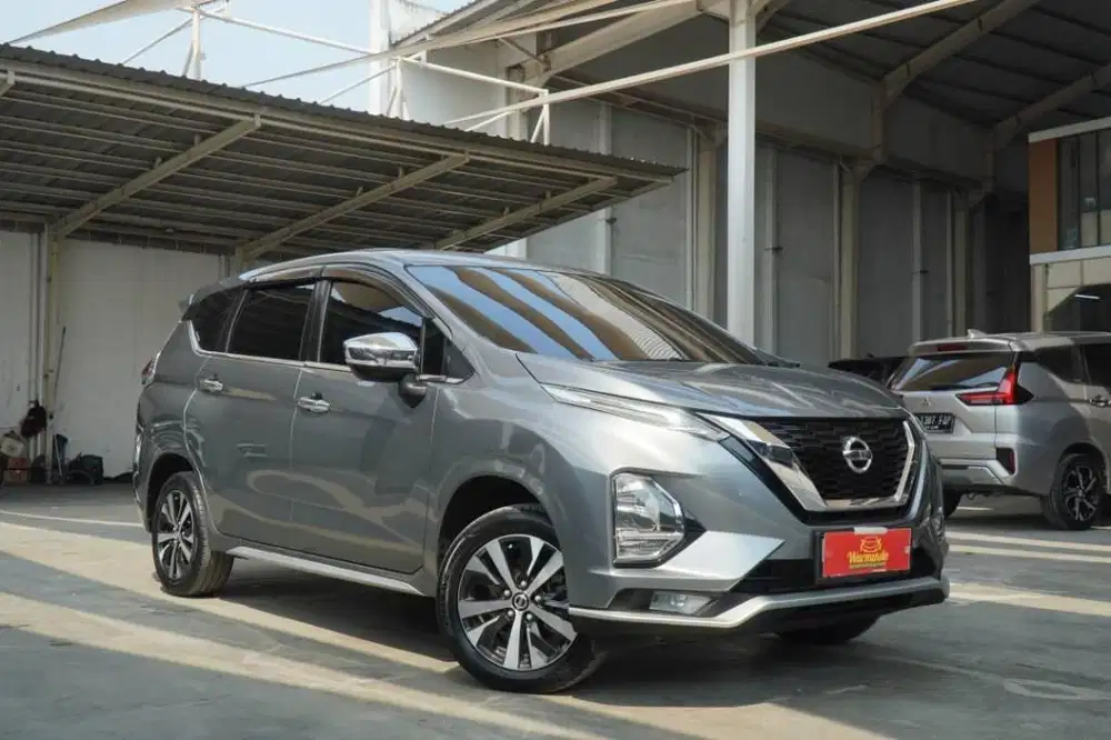 Nissan Livina VL Matic 2021 Abu Abu muda silver AT DP minim 32 juta