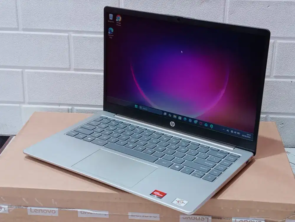 Laptop HP 14-em0xxx Prosesor AMD Athlon Silver 7120U