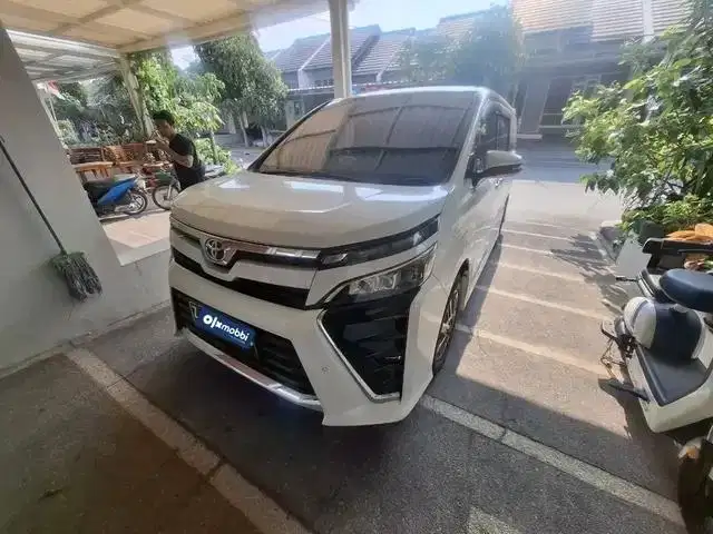 [OLXmobbi] HOT SALE - TOYOTA VOXY 2.0 MATIC 2021