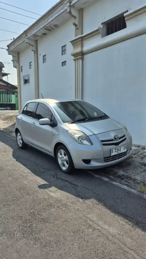 Yaris E manual 2008