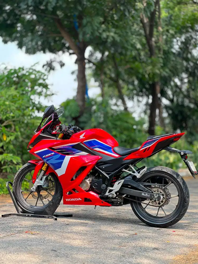 HONDA NEW CBR150R TRICOLOR MERAH 2023 KM RENDAH FULL ORI