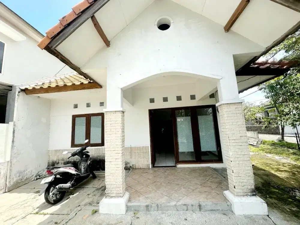 RUMAH DISEWAKAN! Babatan Pratama - Bangunan 1 Lantai, Cocok untuk tempat usaha / hunian