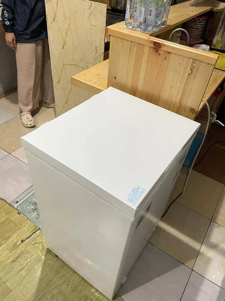 Chest Freezer Midea HS-129C Like New (Pemakaian 4 Bulan) NEGO