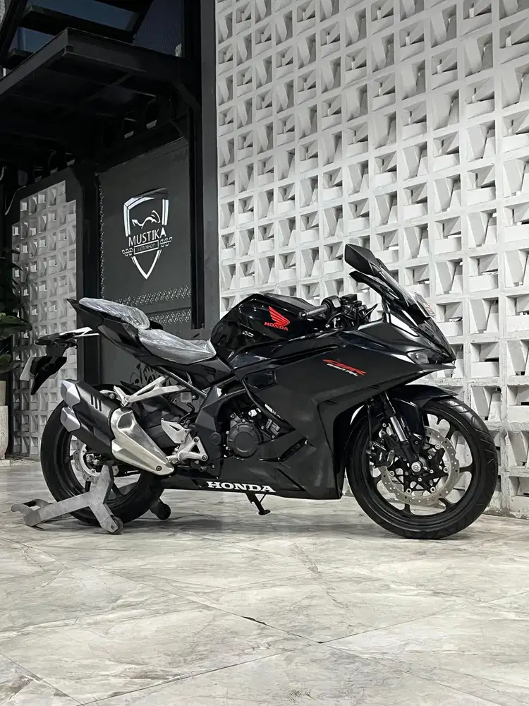 Istimewa ODO 9rb!!Honda CBR 250 Th 2022 - Ayu Mustika