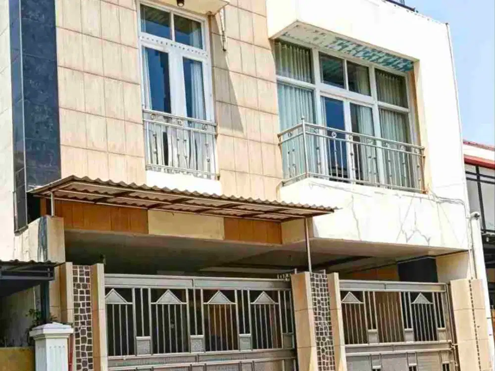 Rumah Bagus Strategis Dekat Solo Square
