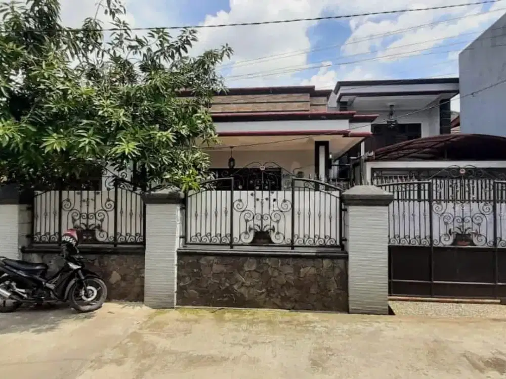 Jual Cepat Rumah Luas di Kawasan Komersial Kota Bekasi Dekat Summarecon