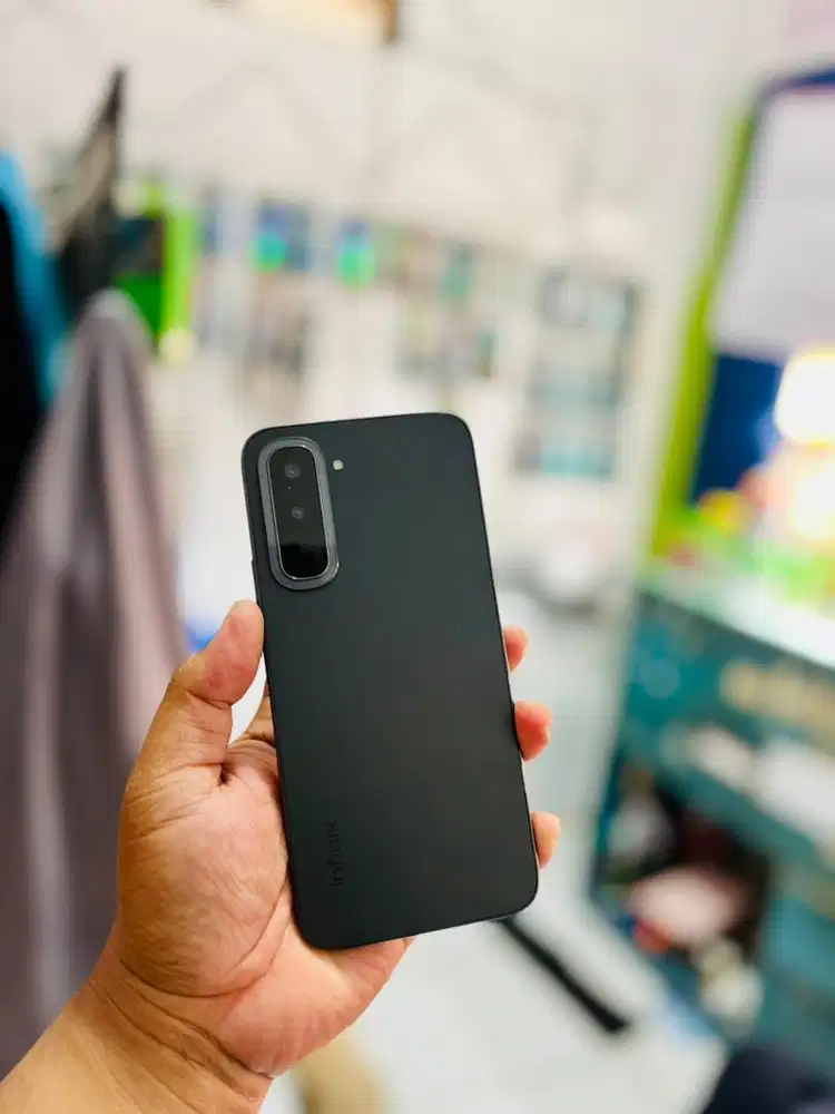 Infinix Hot 70 4/128 Hp casan bukan xiaomi samsung