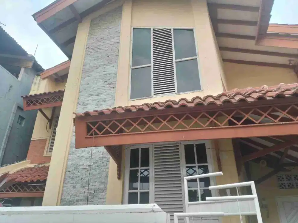 Rumah di perbatasan Jakarta Timur Jatiwaringin