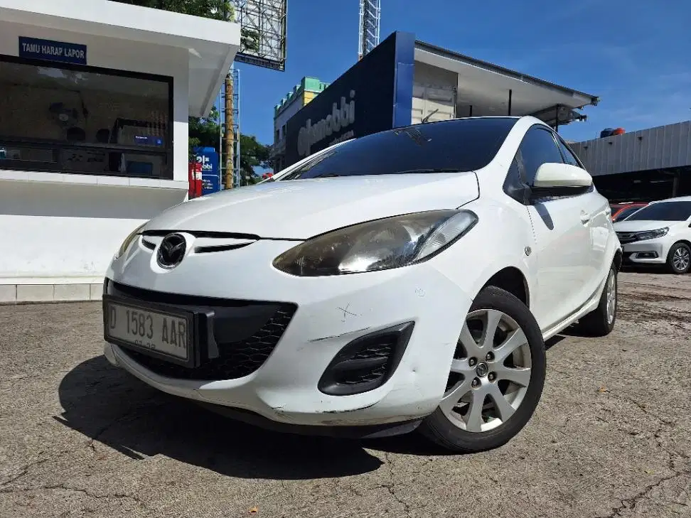 LOW DP Mazda 2 1.5 V Bensin-AT 2013 AAR