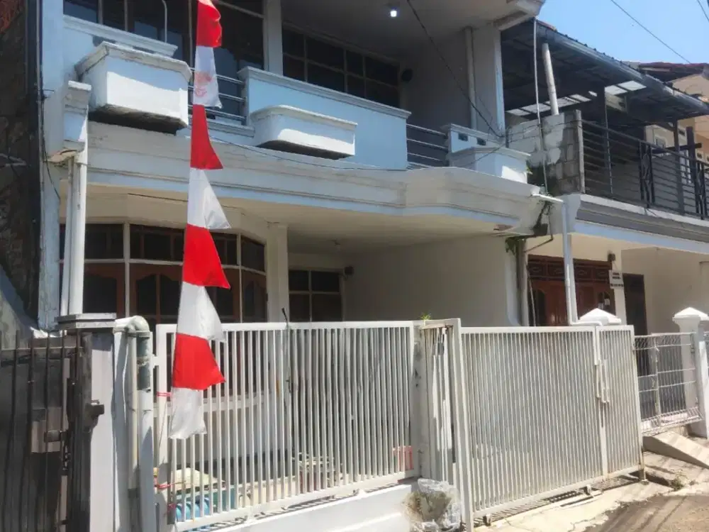Disewakan Rumah Kokoh 3 Lantai & Terawat Disertai Lingkungan Nyaman & Asri Dekat Akses Tol Buahbatu & Tell-U
