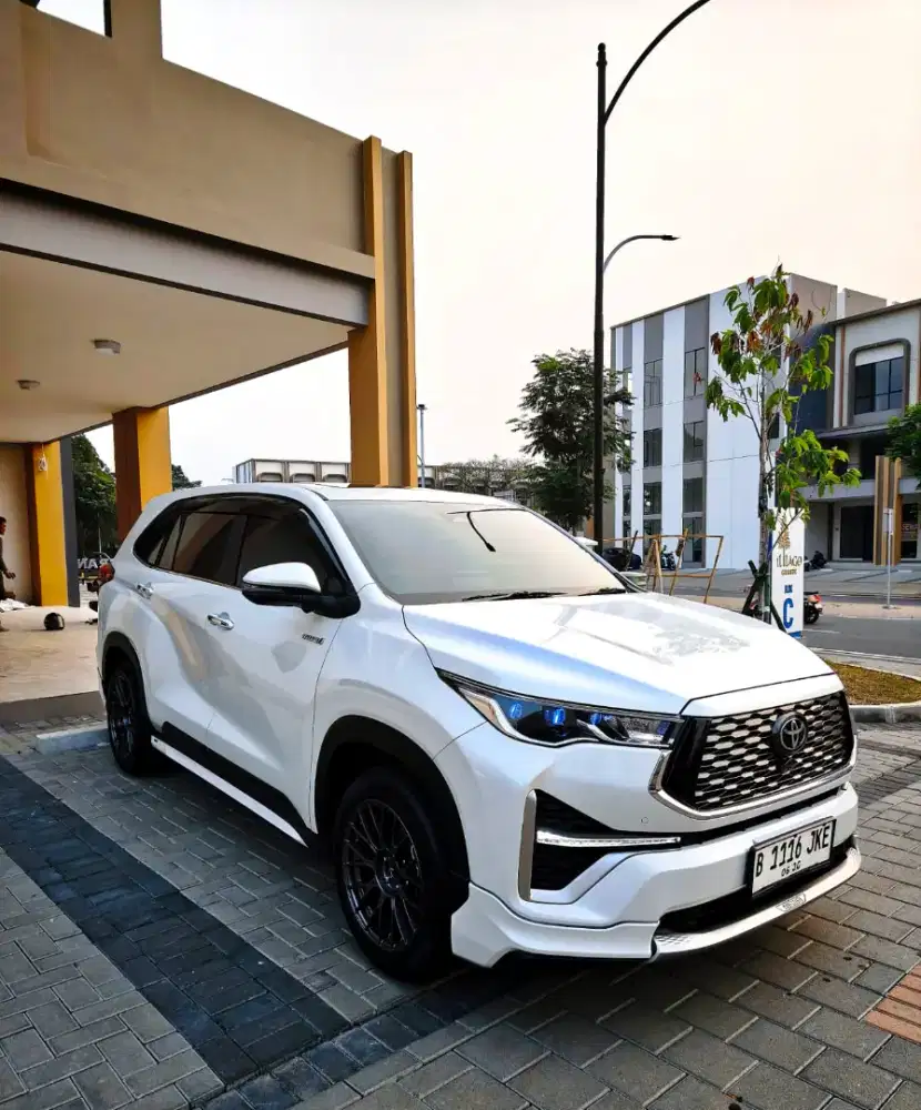 INNOVA ZENIQ Q HYBRID 2025