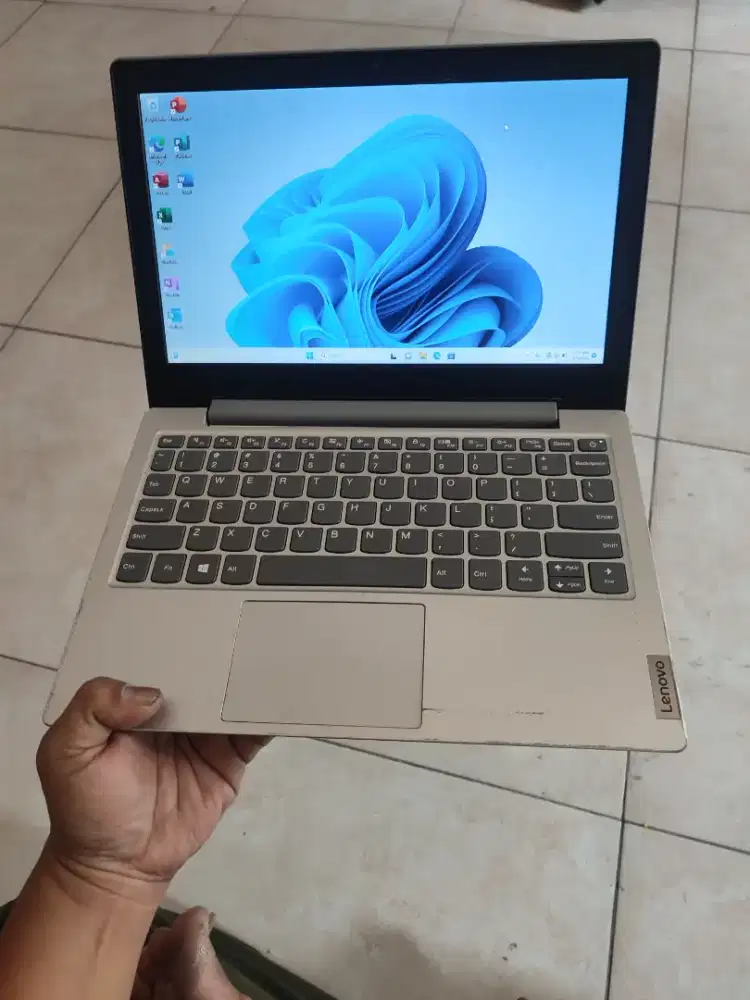 Lennovo 11,5 in ram 4gb Ssd NVME 256gb
