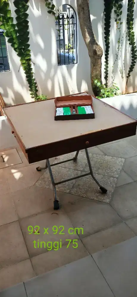 Meja Mahjong dan 1 set tile