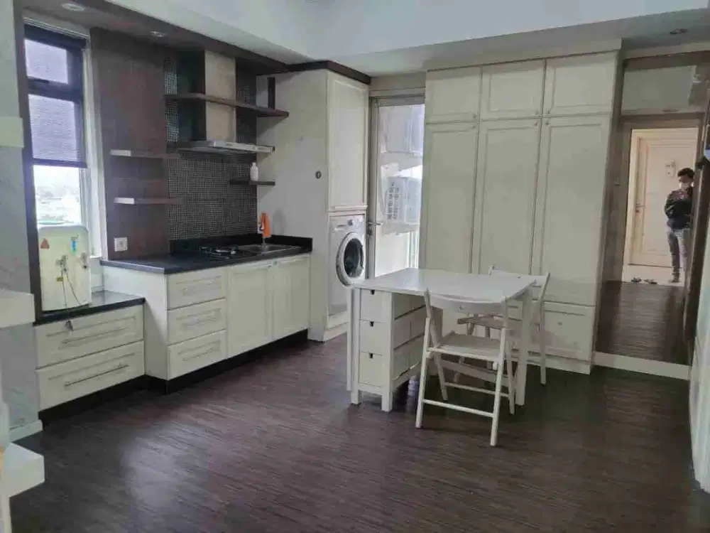 Di sewakan apartemen green lake sunter tower 1/Slr full furnish 2br jadi br posisi di hoek pic sesuai di iklan
