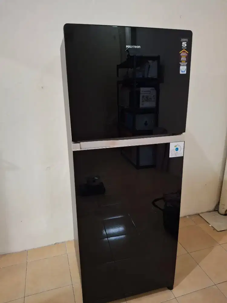 Kulkas polytron dua pintu