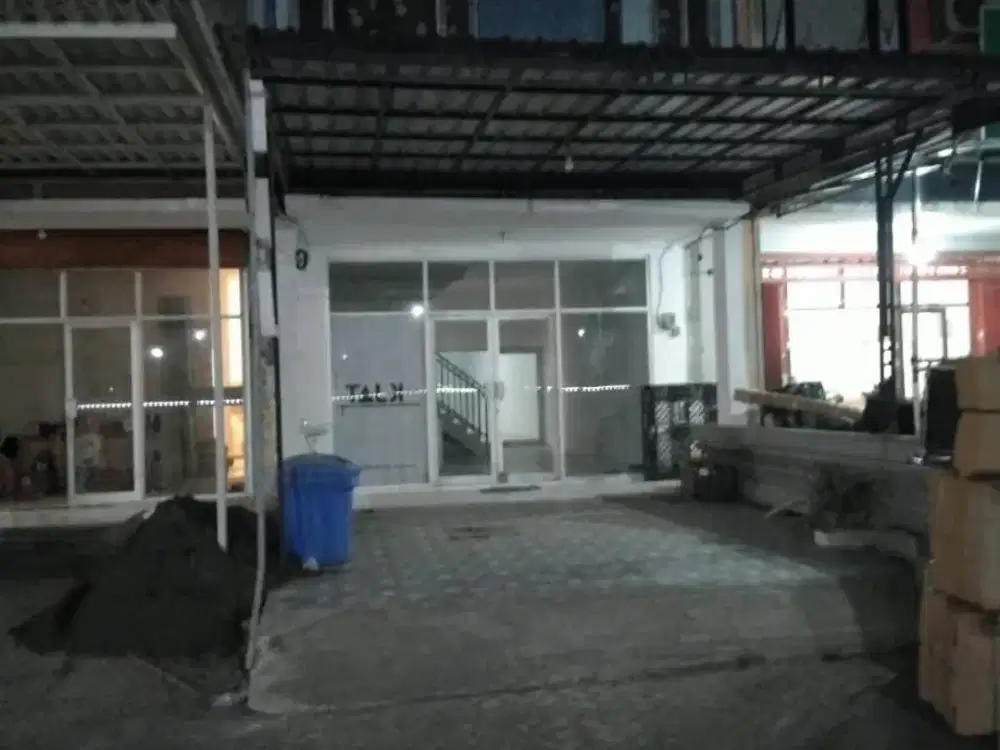 DIJUAL RUKO JALAN RAYA SEMEMI - BARU RENOV - ADA ROOFTOP