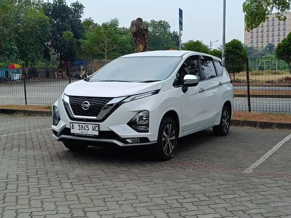 Nissan Livina VL - AT, 2021 Putih