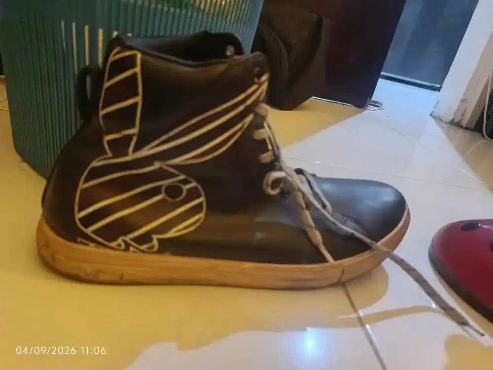 Sepatu playboy uk 43 muat 41-42