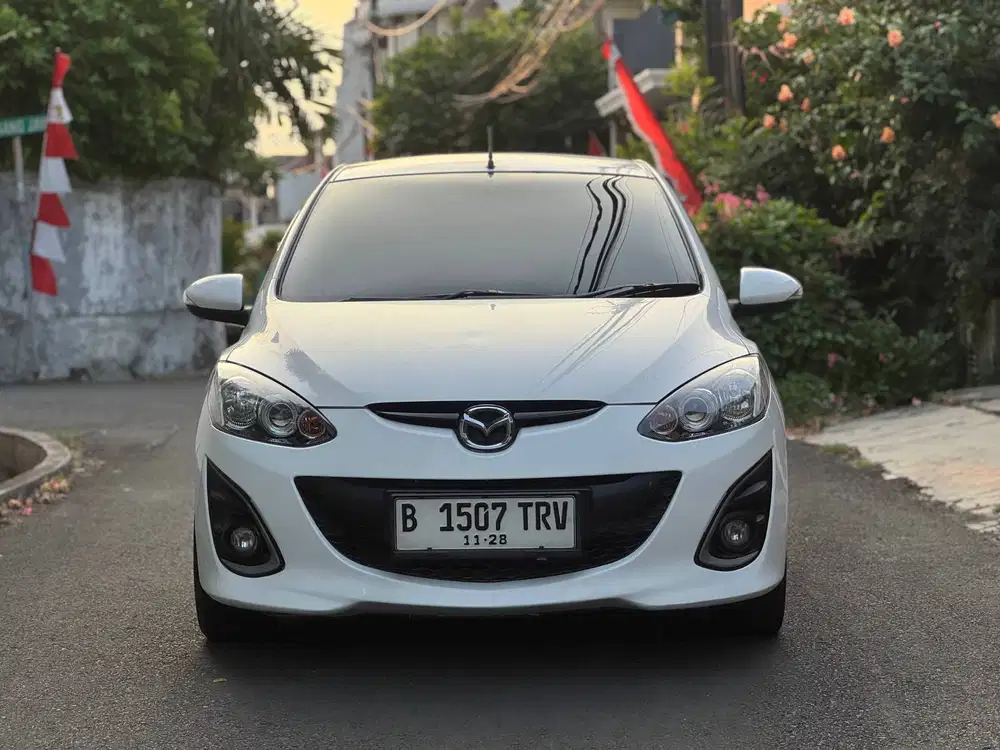 Mazda 2 R Hatchback AT 2013