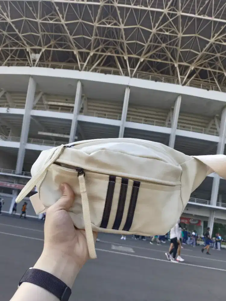 Tas Lempang Bahu Putih